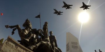 Turkey continues to jail air force officers