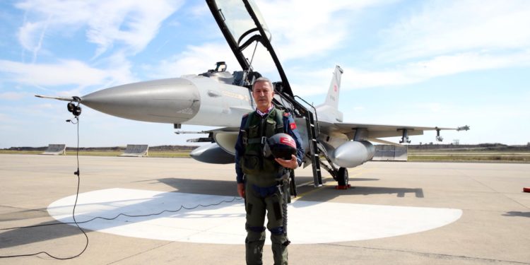 Turkey’s Defense Minister Hulusi Akar personally congratulated pilot who downed Russian Su-24 jet