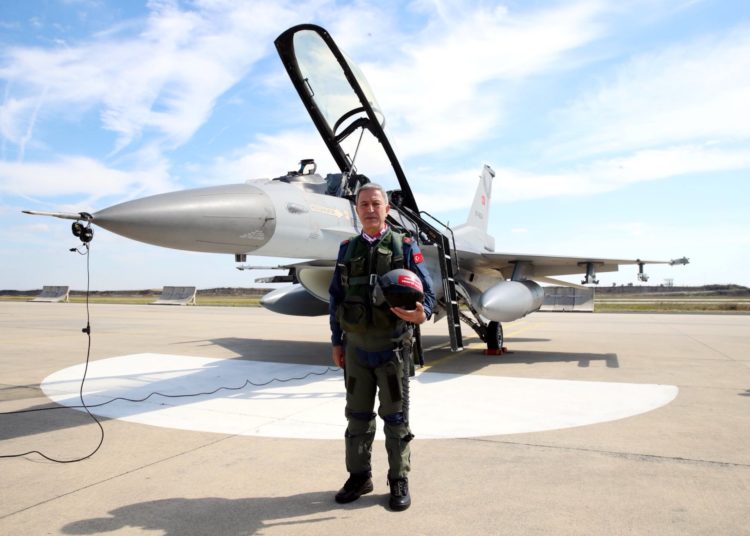 Turkey’s Defense Minister Hulusi Akar personally congratulated pilot who downed Russian Su-24 jet