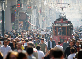 Official statistics show foreigners living in Turkey broke a new record in 2021