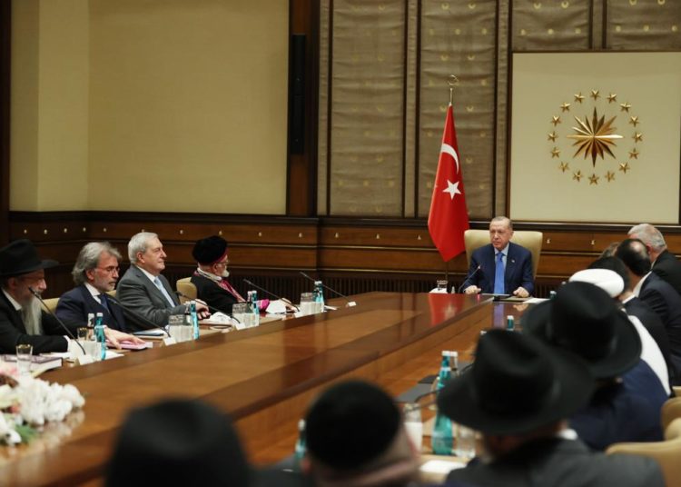 Erdoğan asks rabbis for help in improving relations with Israel