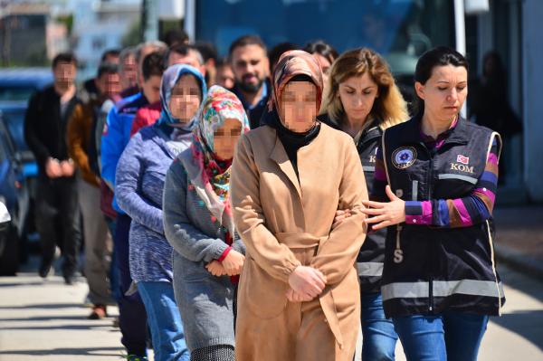 Ένας στους 30 ανθρώπους στην Τουρκία έχει ερευνηθεί για τρομοκρατία ως αποτέλεσμα του κυνηγιού μαγισσών του Ερντογάν.