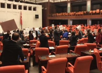 Deputies of Turkey's Pro-Kurdish party support independence of Donetsk and Luhansk , calling NATO a terrorist organization