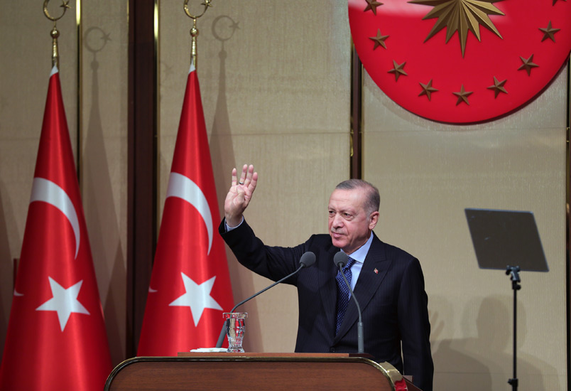 Erdoğan, Avrupa’daki Türklerin ve Müslümanların tek millet, tek bayrak, tek millet arkasında Allah için birleşmelerini istiyor.