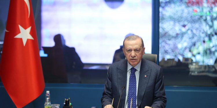 Failure to deliver aid and send rescue teams to quake disaster area is turning into anger against Erdoğan