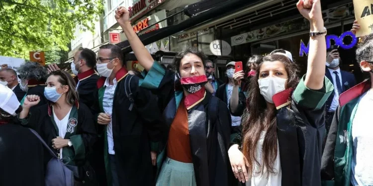 Europe’s largest lawyers organization calls on Turkish government to stop criminalizing their colleagues
