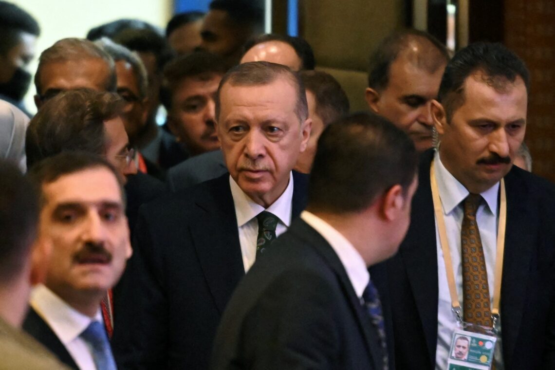 Οι ΗΠΑ κρατούν την Τουρκία σε απόσταση, παραγκωνίζοντας την κυβέρνηση Ερντογάν σε σημαντικά γεγονότα.