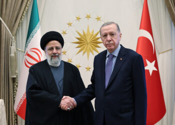 Erdogan again opposes sanctions on Iran and declares intent to boost trade