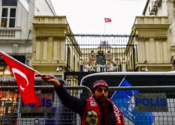 Turkey’s intel agency orchestrated Turkish flag-raising incident at Dutch Consulate in Istanbul