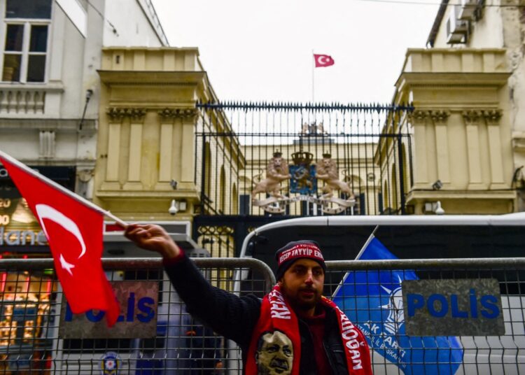 Turkey’s intel agency orchestrated Turkish flag-raising incident at Dutch Consulate in Istanbul