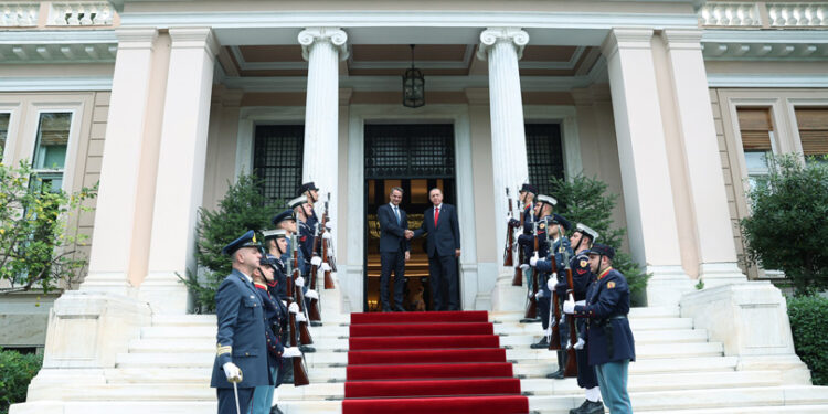 Turkish opposition claims Greece is taking advantage of tensions between government and West