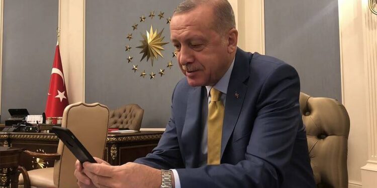 Erdogan targets anonymous users in sweeping social media crackdown