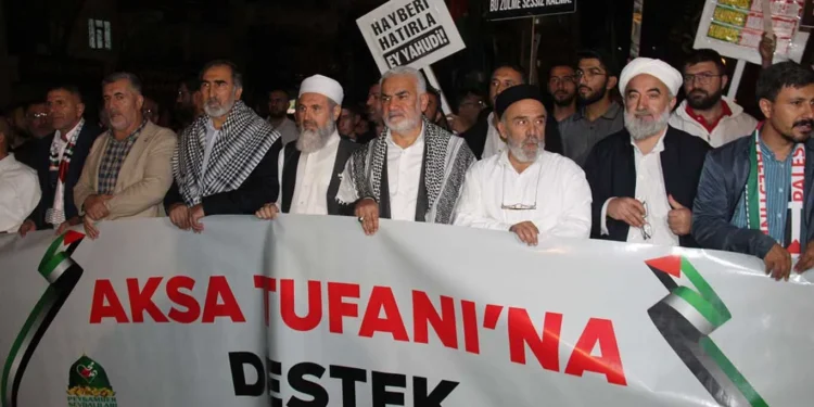 Erdogan ally backs Iran, spotlighting role of Hizbullah-linked movement in Turkey’s ruling bloc