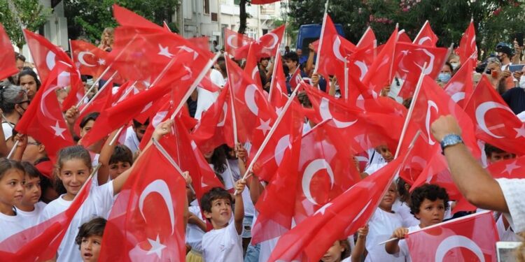 One in three children faces poverty in Turkey as hidden child labor crisis deepens